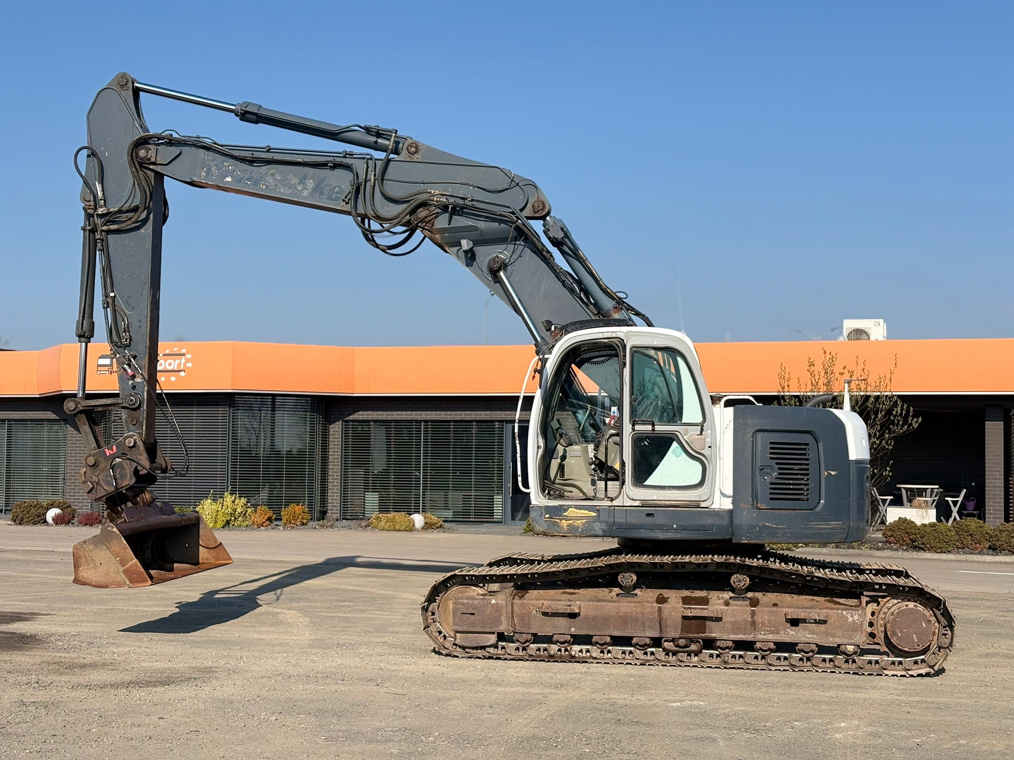 NEW HOLLAND KOBELCO E235SR-1ES KOPARKA GĄSIENNICOWA